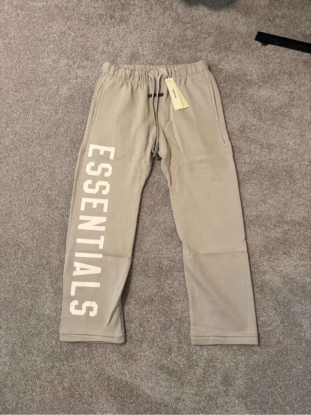 Fear of God ESSENTIALS Joggers in Light Taupe